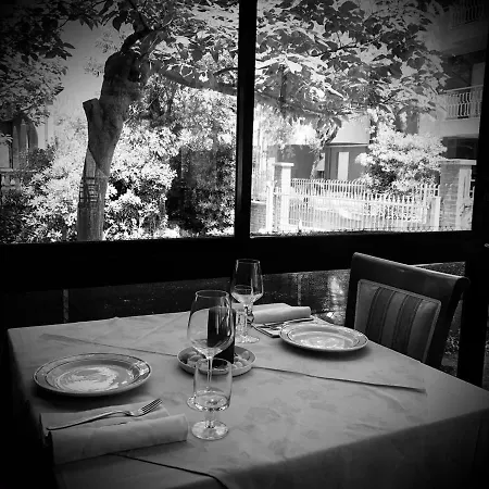 Room In Bb - Hotel Villa Alexandra A Stones Throw From The Sea *