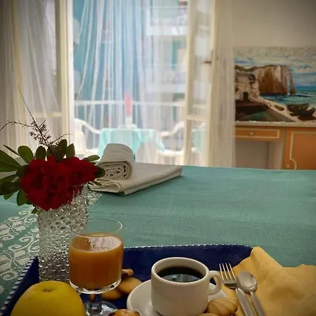 בית הארחה Room In Bb - Hotel Villa Alexandra A Stones Throw From The Sea