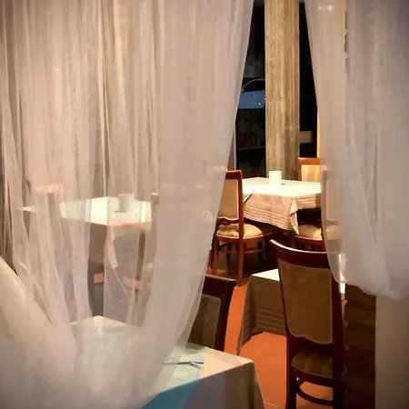 בית הארחה Room In Bb - Hotel Villa Alexandra A Stones Throw From The Sea *