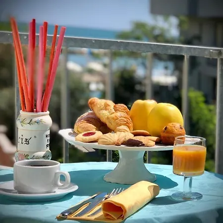 Room In Bb - Hotel Villa Alexandra A Stones Throw From The Sea San Mauro Mare